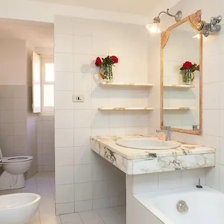 Casa Carducci - Spacious Historical Close To The Imperia