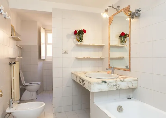 Casa Carducci - Spacious Historical Close To The Imperia